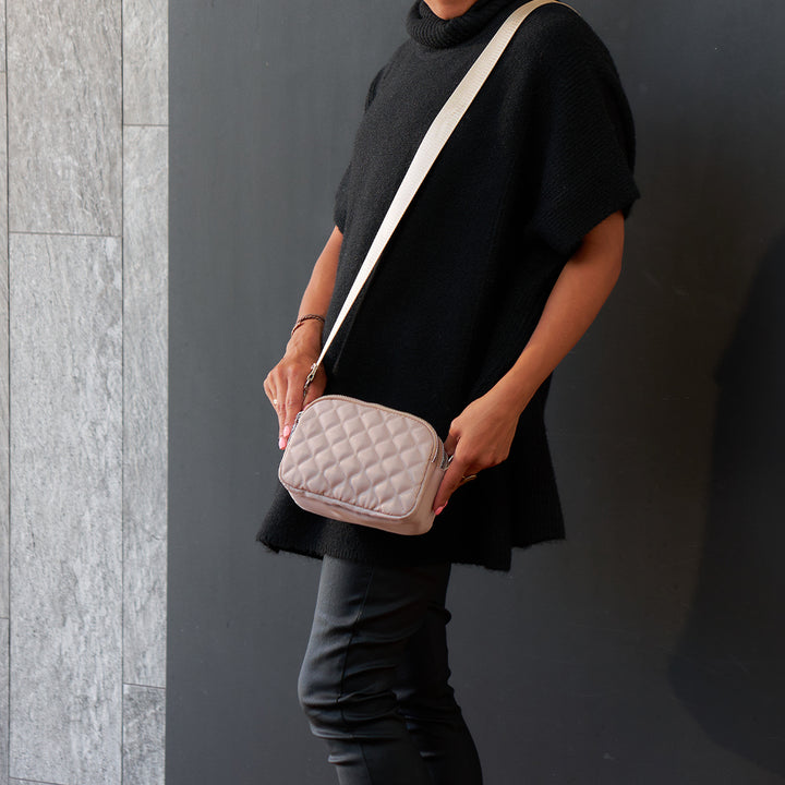 Annabel Trends - AT Travel Quilted 3 Zip bag