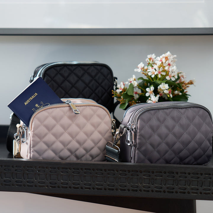 Annabel Trends - AT Travel Quilted 3 Zip bag