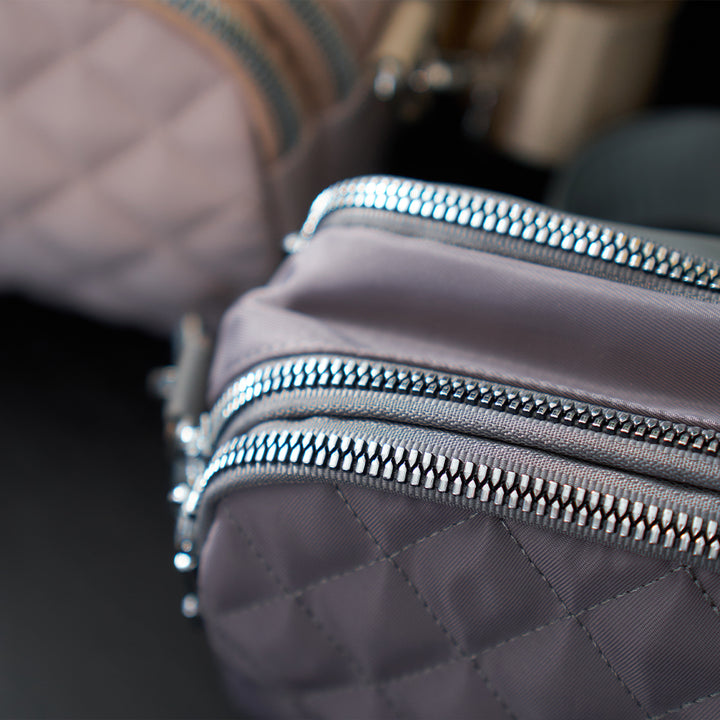 Annabel Trends - AT Travel Quilted 3 Zip bag