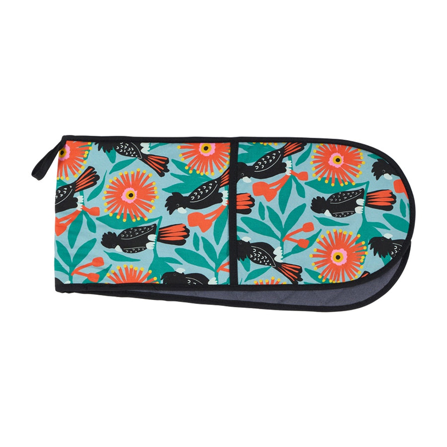Annabel Trends heat resistant Double oven mitt in black cockatoo print