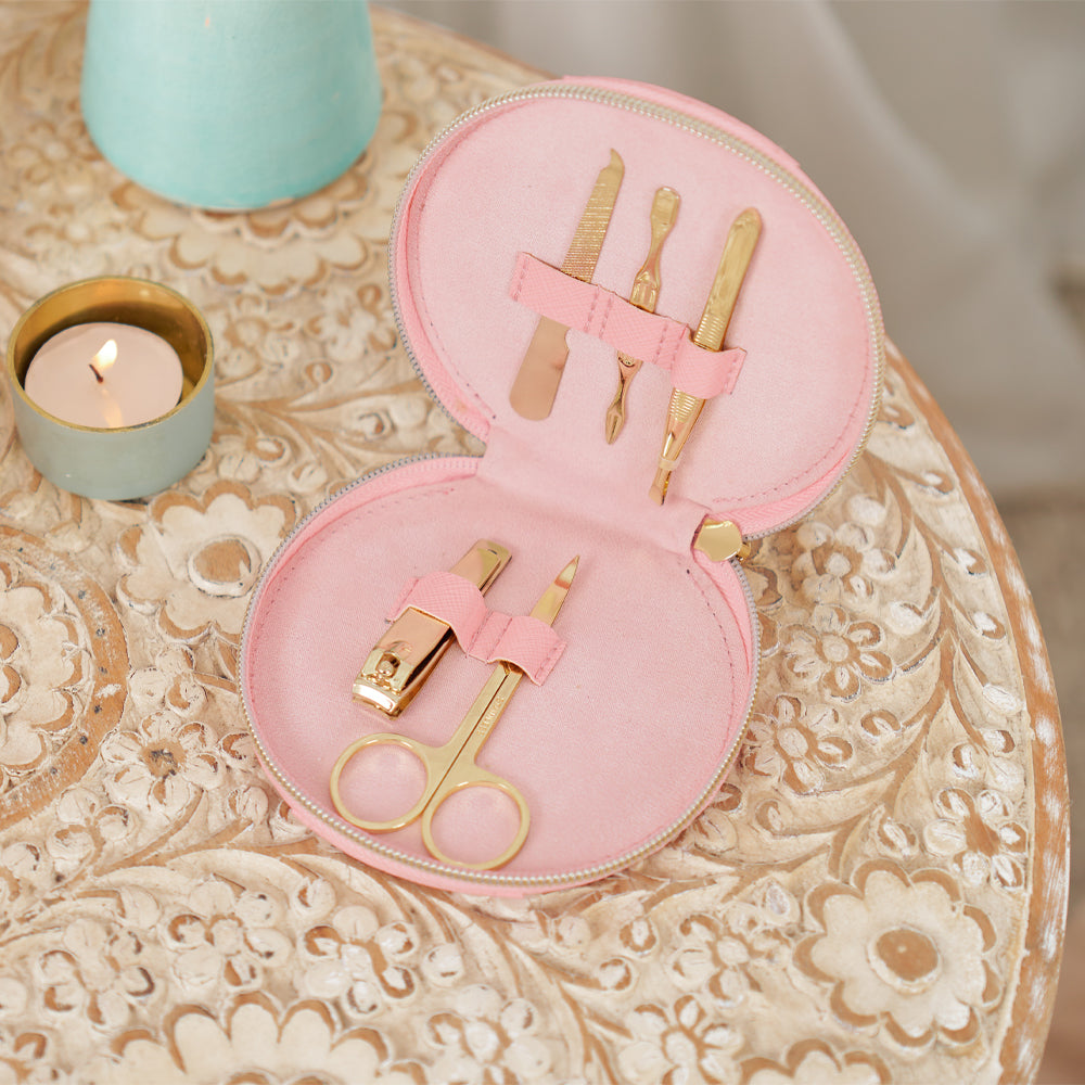 Vanity scallop manicure set