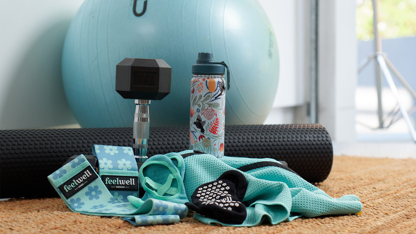 Pilates socks, resistant bands, waters and sports towel