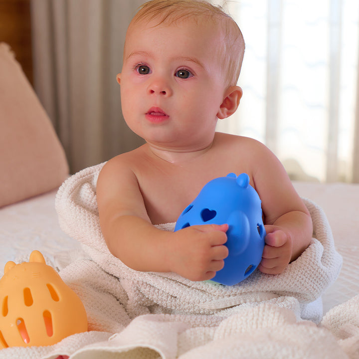 Annabel Trends - Silicone Roly Rattle - Bear - cat - Blue - yellow - Bath toys