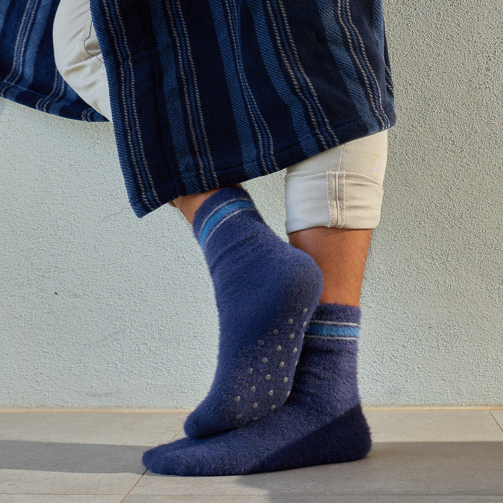 AT Mens - Grippy Lounge Socks - Navy Stripe