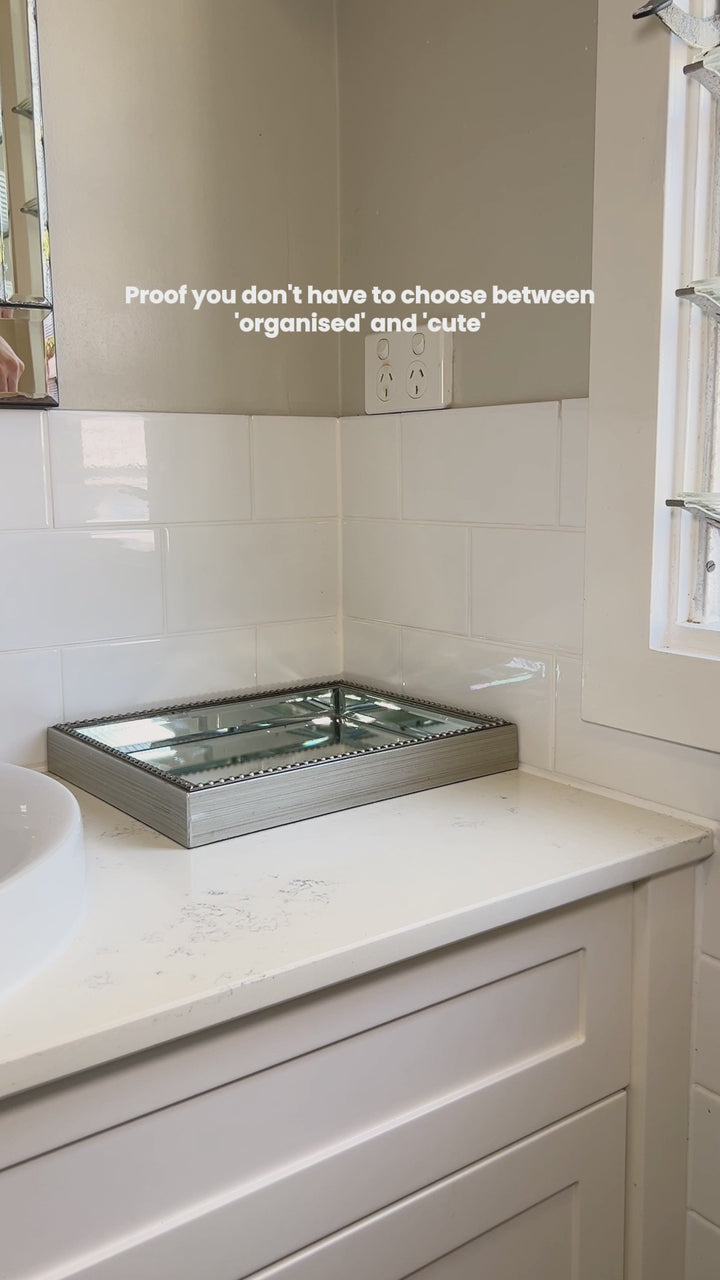 Vanity toiletries bag video showing size and how much can fit into each compartment
